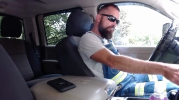 Hardworkertn  01-09-2021 video lickfinger